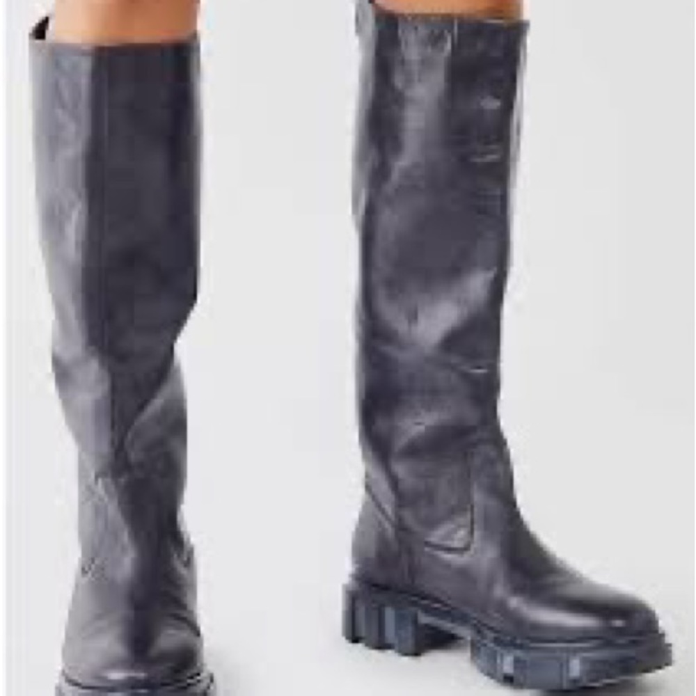 Free People Brooks Tall Boots. Size 8. Lug sole.